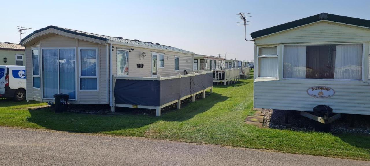 Hotel Lovely Caravan With Decking At Coral Beach Park In Lincolnshire Ref 77001C à Ingoldmells Extérieur photo
